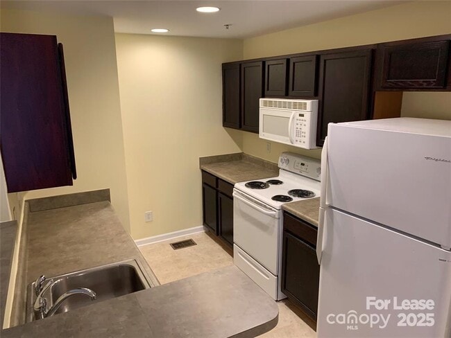 Photo - 620 Raphael Place