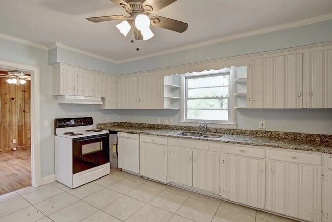 Photo - 211 Oak Leaf Dr