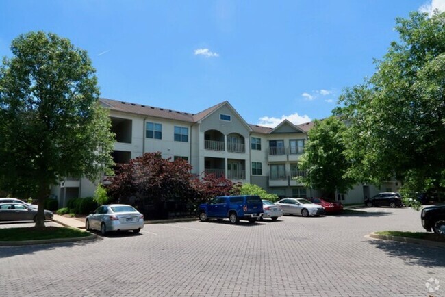 Building Photo - Melrose Heights - Studio Apartment in Wedg...