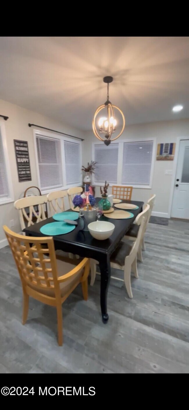 116 E Kupper Dr