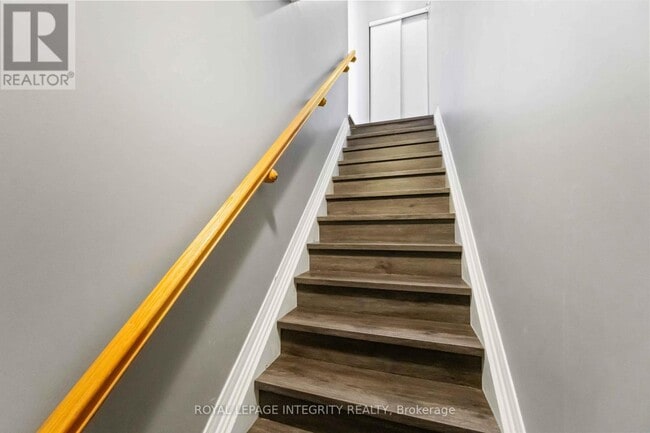 Photo - 230 Shanly Private