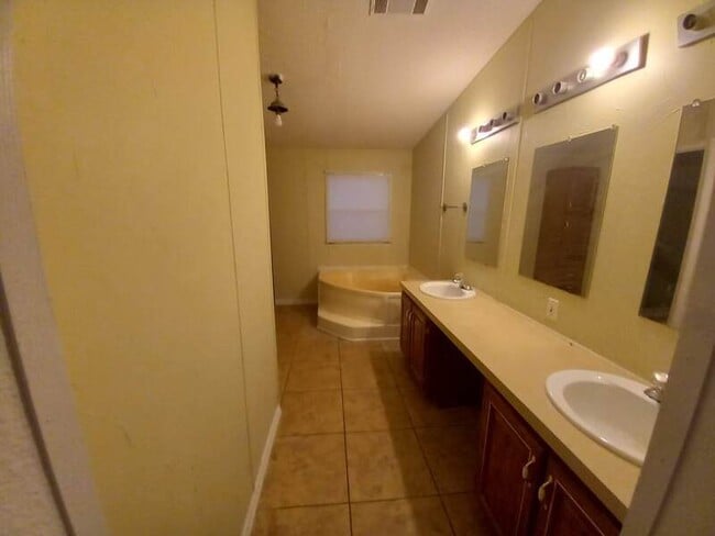 Photo - 209 S Ave B