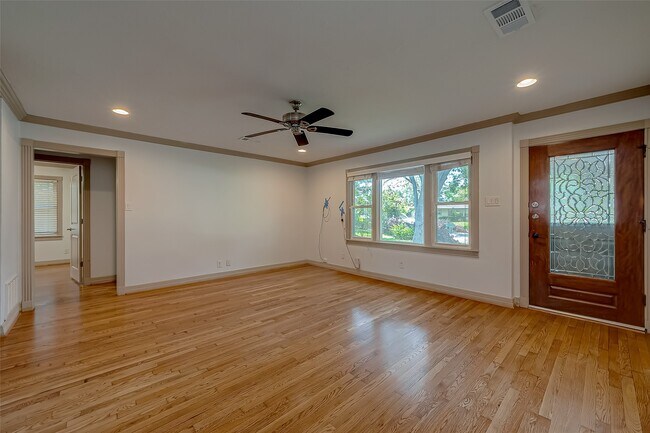 Photo - 5706 Carew St