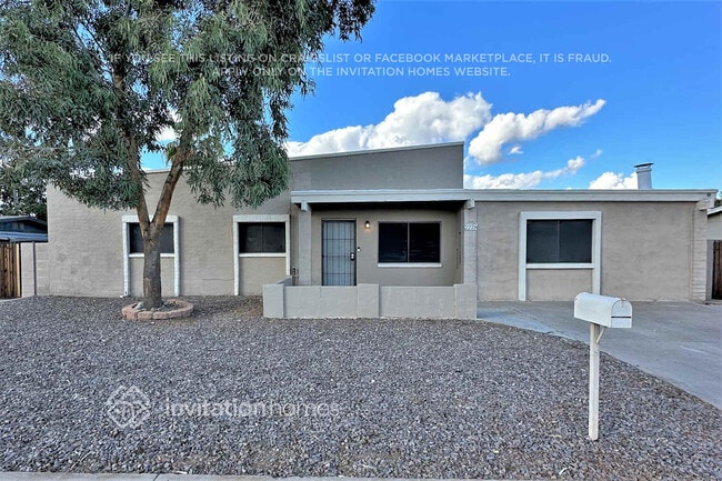 Building Photo - 2228 W Charleston Ave