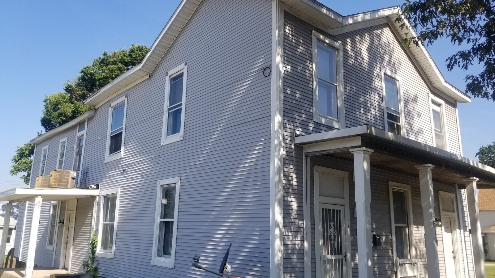 Front Left Side - 619 S 4th St