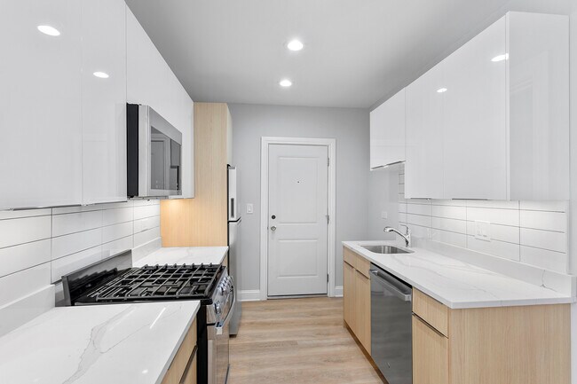 Photo - 1633 W Chase Ave Unit 1K