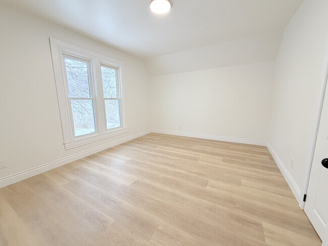 Photo - 165 College Ave N Unit 2