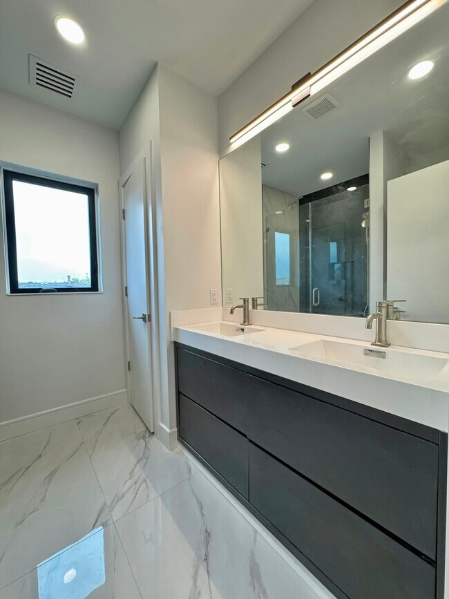 Photo - 85 W High St Unit 3F