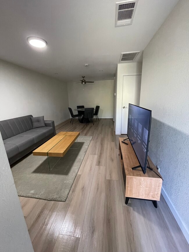 Building Photo - 2875 N Los Felices Rd Unit 204 Rental