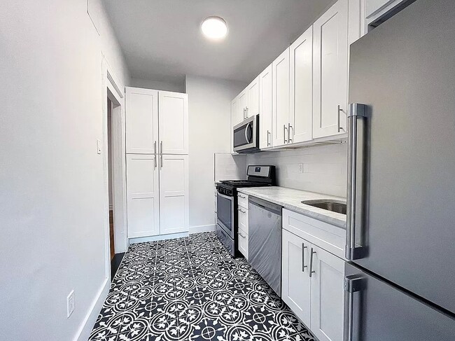 Photo - 684 Riverside Drive