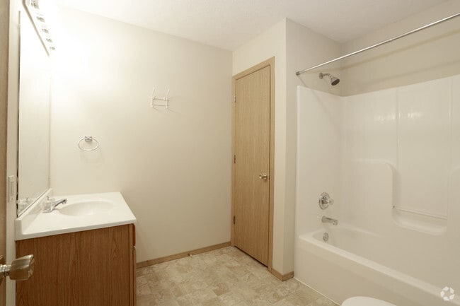 1 Bedroom Upper - Bathroom