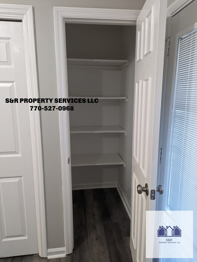 Photo - 4253 Grogan St