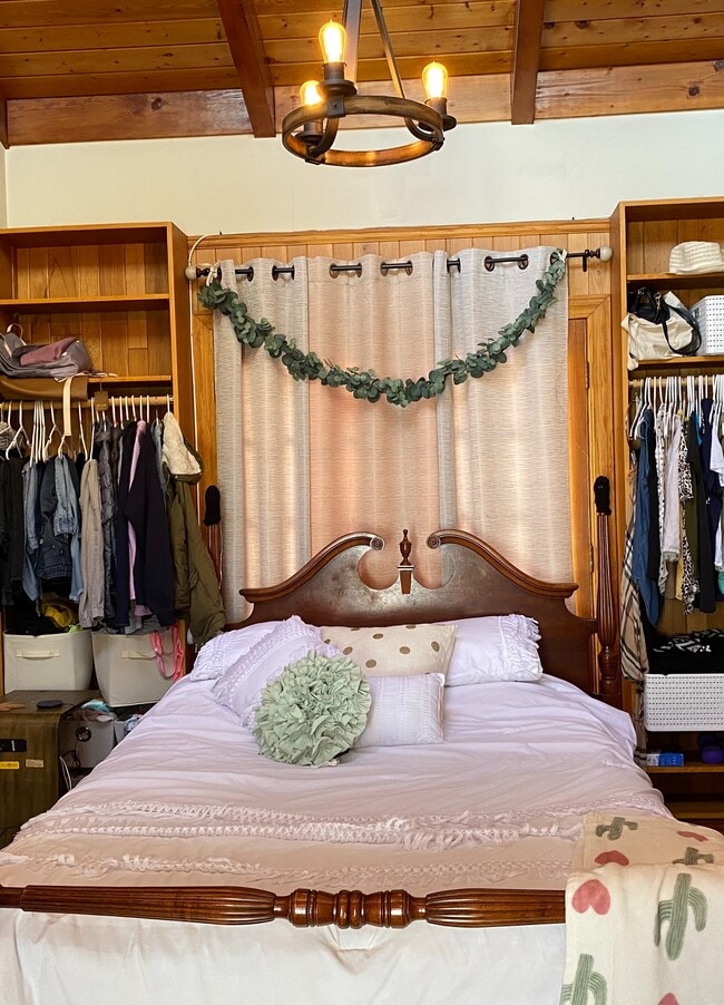 Building Photo - High Ceiling & Morning Light Bedroom Rental