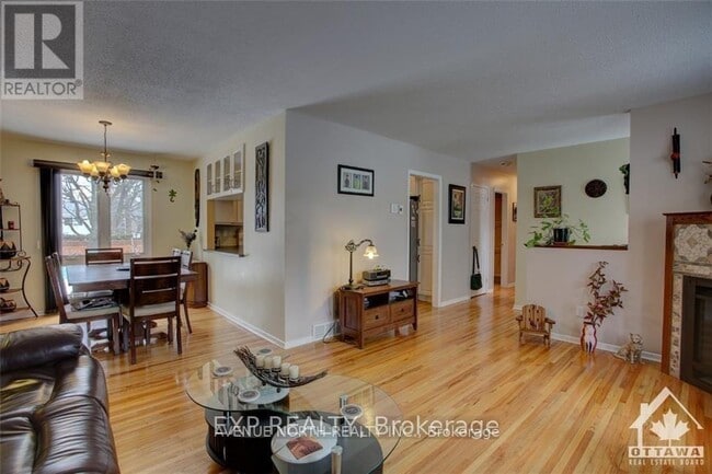 Photo - 15 Saginaw Crescent