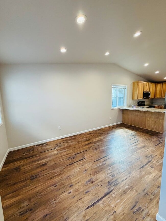 Building Photo - Well-designed 3BD/2BA newer build offers a fantastic layout with flexible living space.