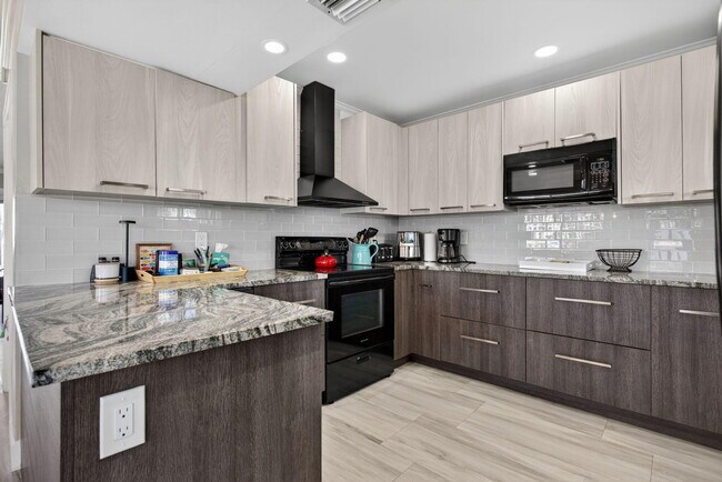 Photo - 999 N Riverside Dr Unit 2