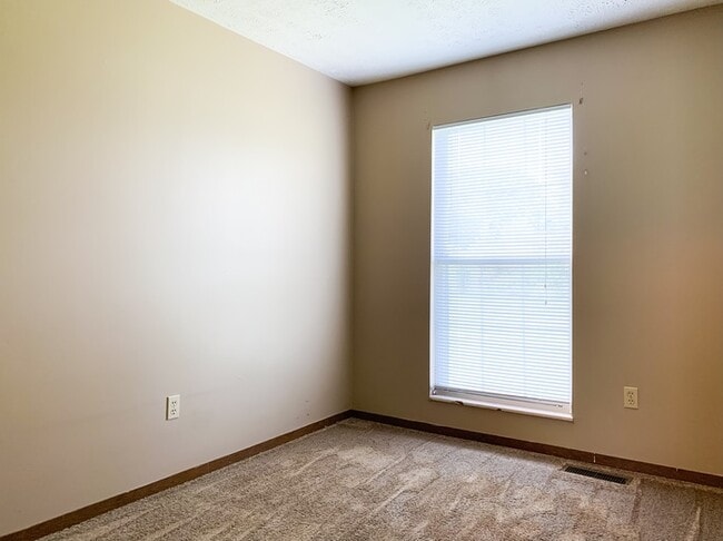 Photo - 335 S Birkey St