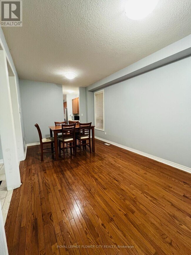 Photo - 9 Shuter Ln
