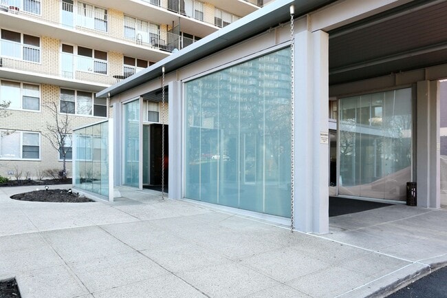Building Photo - 6040 JFK Blvd E Unit 21J