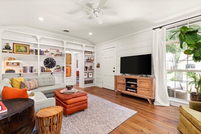 Building Photo - 968 Mulberry Ave