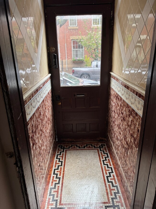 Photo - 2422 Brown St