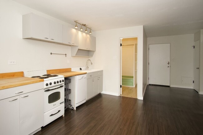 Photo - Bright and Cozy 1BD, 1BA Condo in Heart of West Highlands Unidad #27