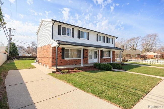 Photo - 1717 Nakota Rd