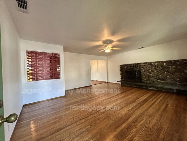 Photo - 209 Willow Ave