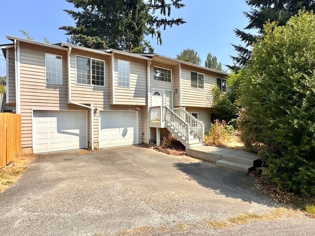 Building Photo - 2620 NE 136th St