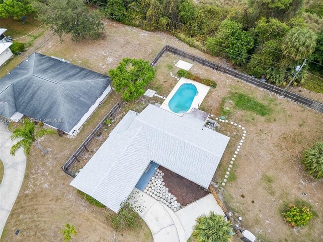 Photo - 607 Coconut Ave N