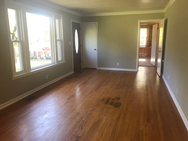 Photo - 3 Bedroom Pet Friendly Home For Rent!