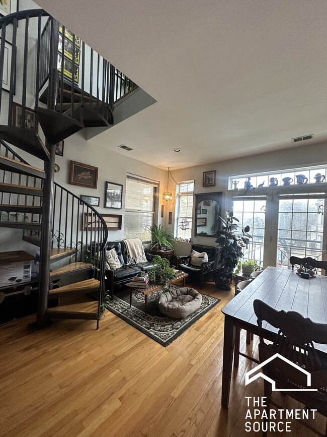 Photo - 1627 W Grand Ave Unit 3