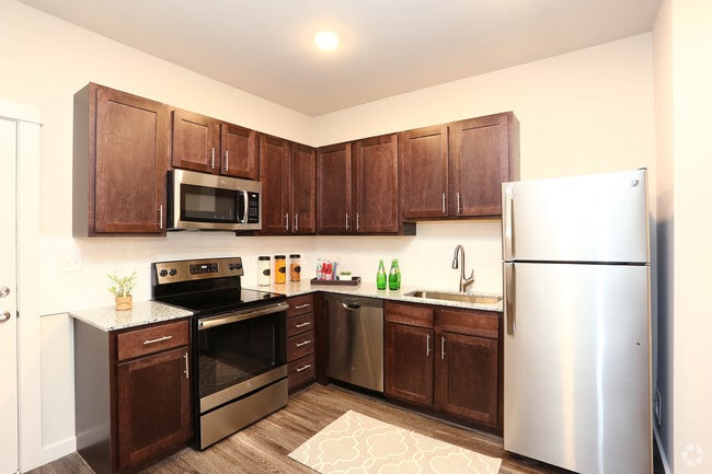 1BR, 1BA - 725 SF