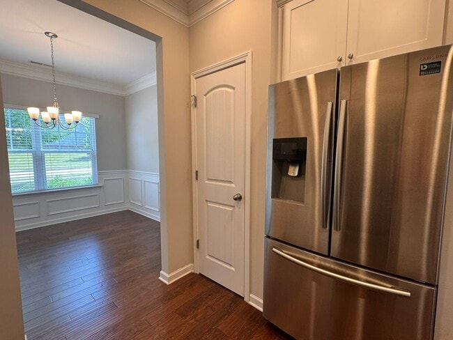 Photo - Modern 3B home with screened porch & private fence backyard.