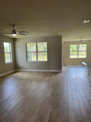 Photo - 6784 Cloverdale Ave