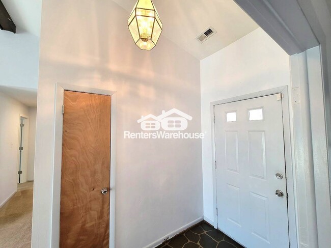 Photo - 1412 Bayberry Ct S