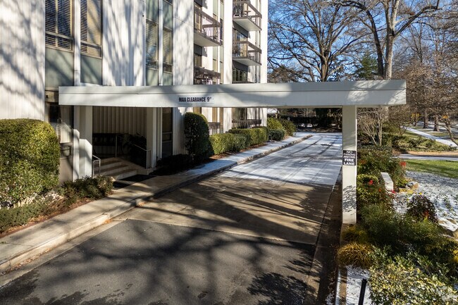 The Queen's Oaks - Queen's Oaks