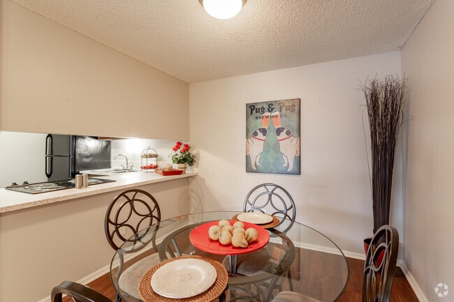 2BR, 1BA - 970 SF - Meadowood Apartments
