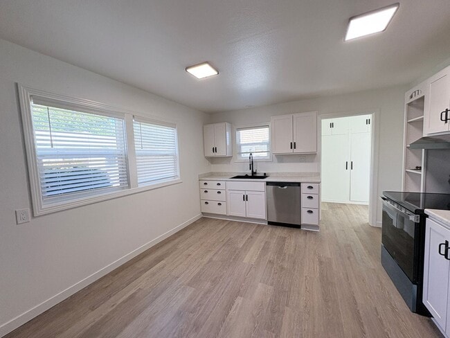 459 Clarke St Unit House