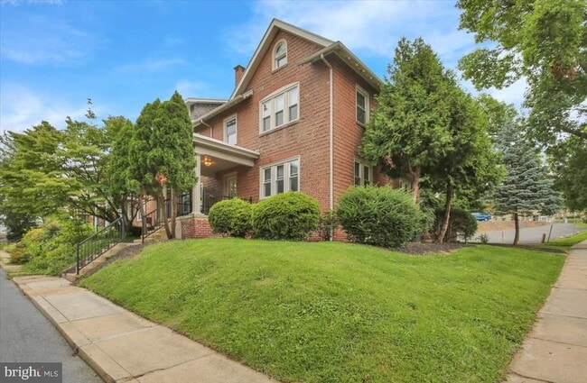 Building Photo - 23 Trebor Pl