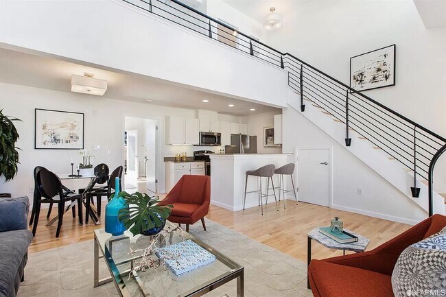 Top Floor Condo Available Now!! - Top Floor Condo Available Now!! Unit 402