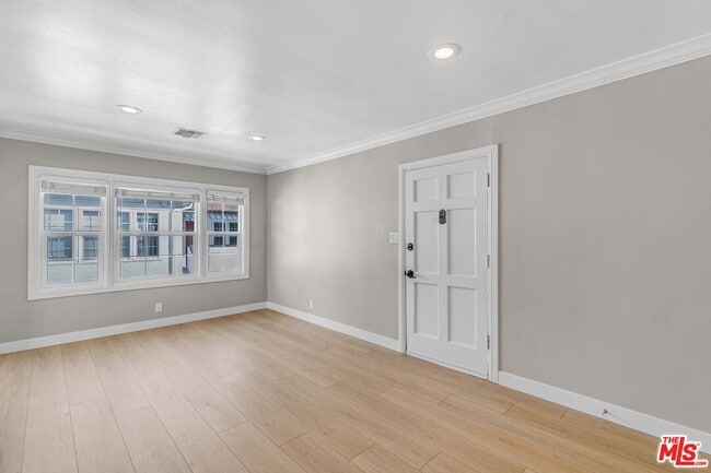 Photo - 1/2 W Olympic Blvd