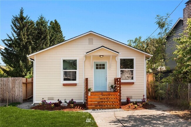 Remodeled Craftsman Bungalow in Quiet Rain... - Remodeled Craftsman Bungalow in Quiet Rain... House