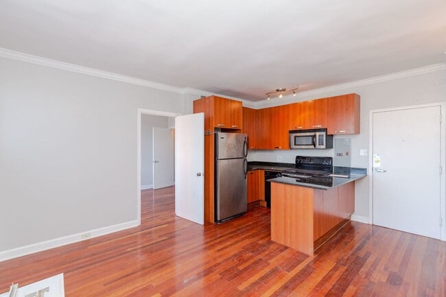 Building Photo - 734 W Bittersweet Pl