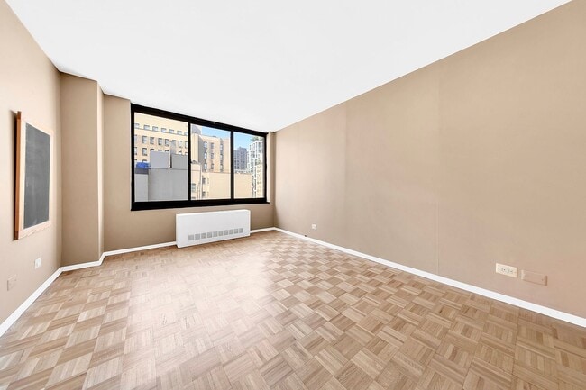215 W 95th St