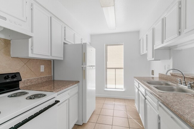 Photo - 12707 Bellaire Blvd Unidad 1722