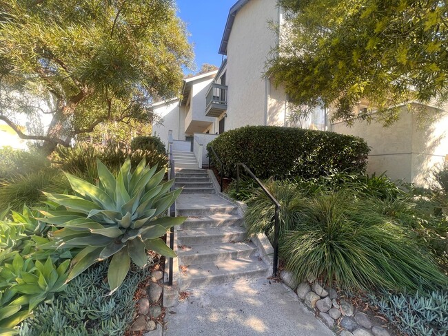 1BR/1BA CONDO with GARAGE and PARKING in S... - 1BR/1BA CONDO with GARAGE and PARKING in S...