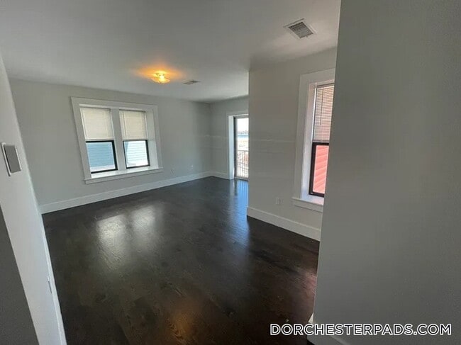 Photo - 52 Taylor St