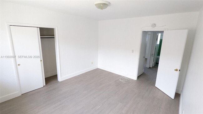 Photo - 811 81st St Unidad 2