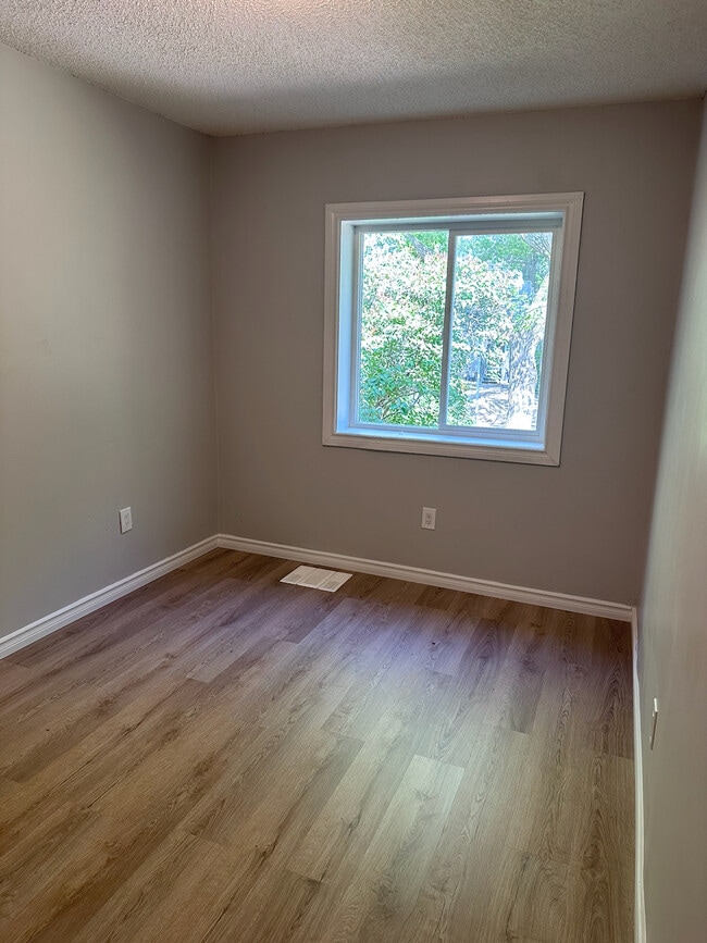 Photo - 1208 Garnet St